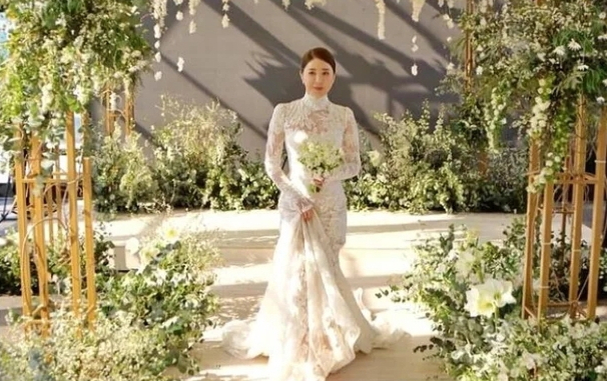 Nữ ca sĩ đình đám bị chồng doanh nhân ép ly hôn sau 7 tháng cưới: “Tôi khổ sở vô cùng”