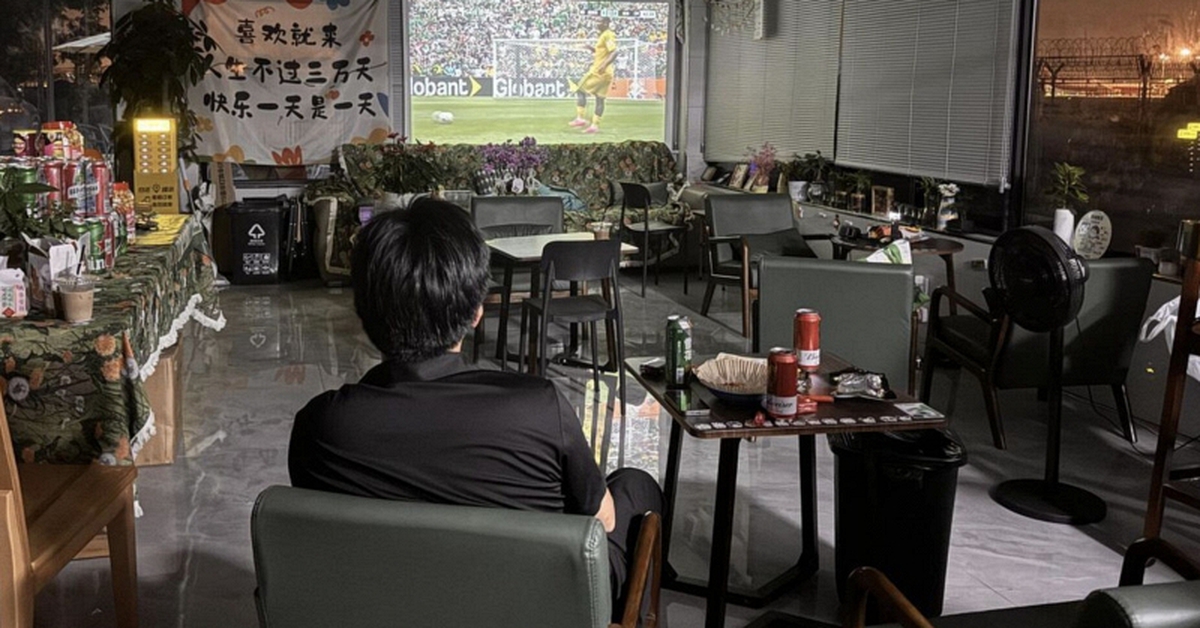 Người đàn ông mời 4.000 người đến xem World Cup cùng mình nhưng kết quả không một ai đến