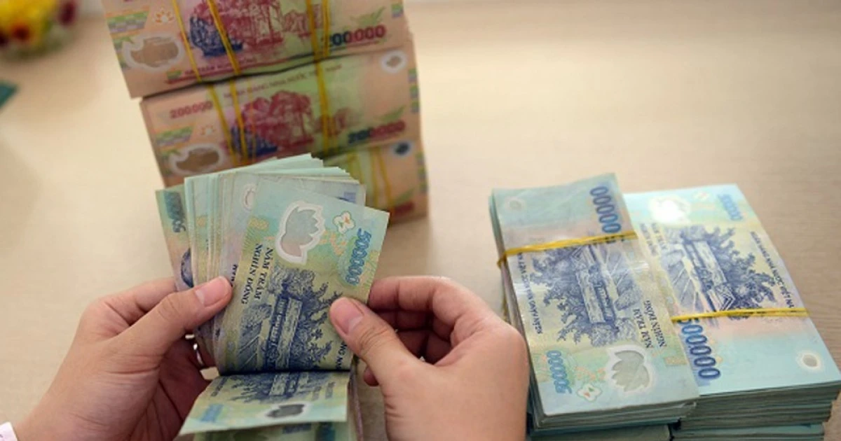 Lãi suất huy động tăng cao, vì sao ngân hàng vẫn "khát" vốn?