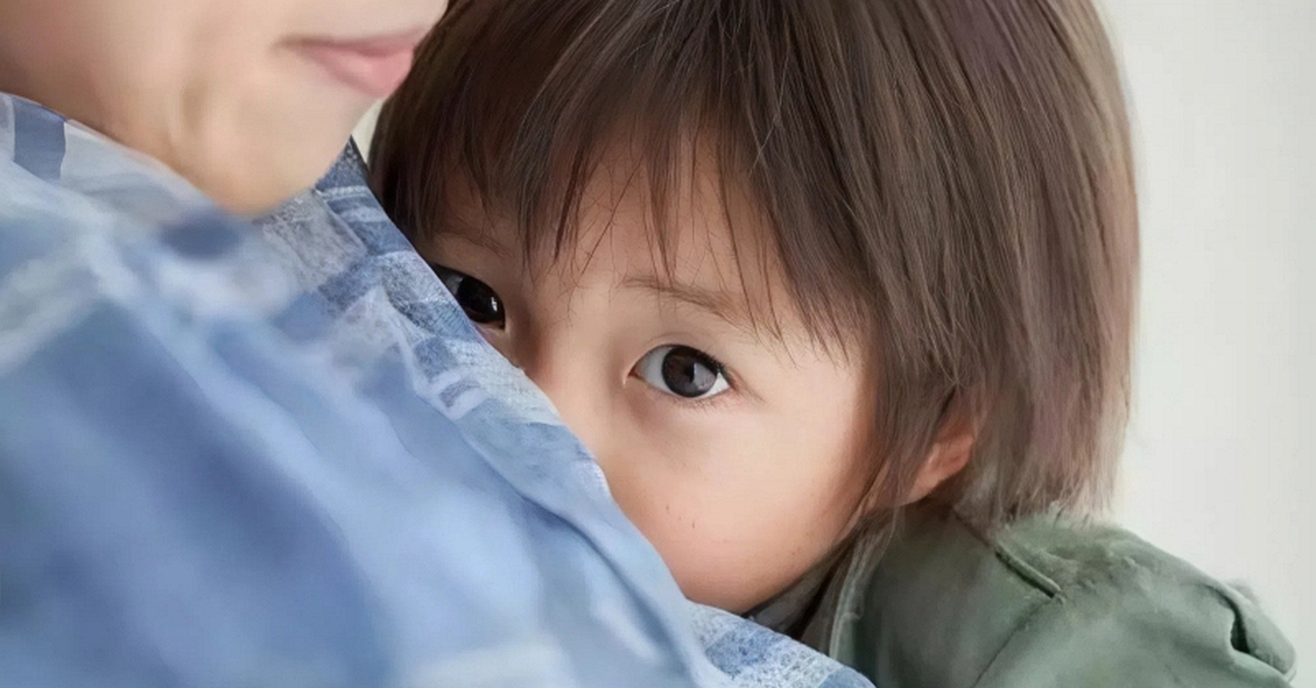 Khảo sát phát hiện: Một hành động ở nhà của rất nhiều cha mẹ đang vô tình khiến con cái ngày càng tự ti, nhạy cảm!
