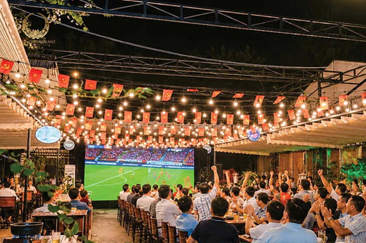 Bác sĩ ở TP.HCM cảnh báo những món ăn khiến cơ thể "trả giá" sau một đêm thức xem World Cup