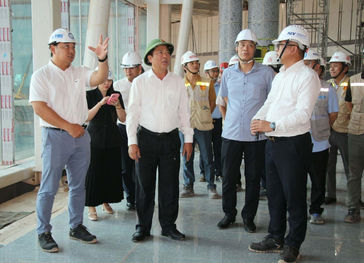 6.800 công nhân đang làm “3 ca, 4 kíp” suốt ngày đêm đưa sân bay lớn nhất Việt Nam tăng tốc về đích