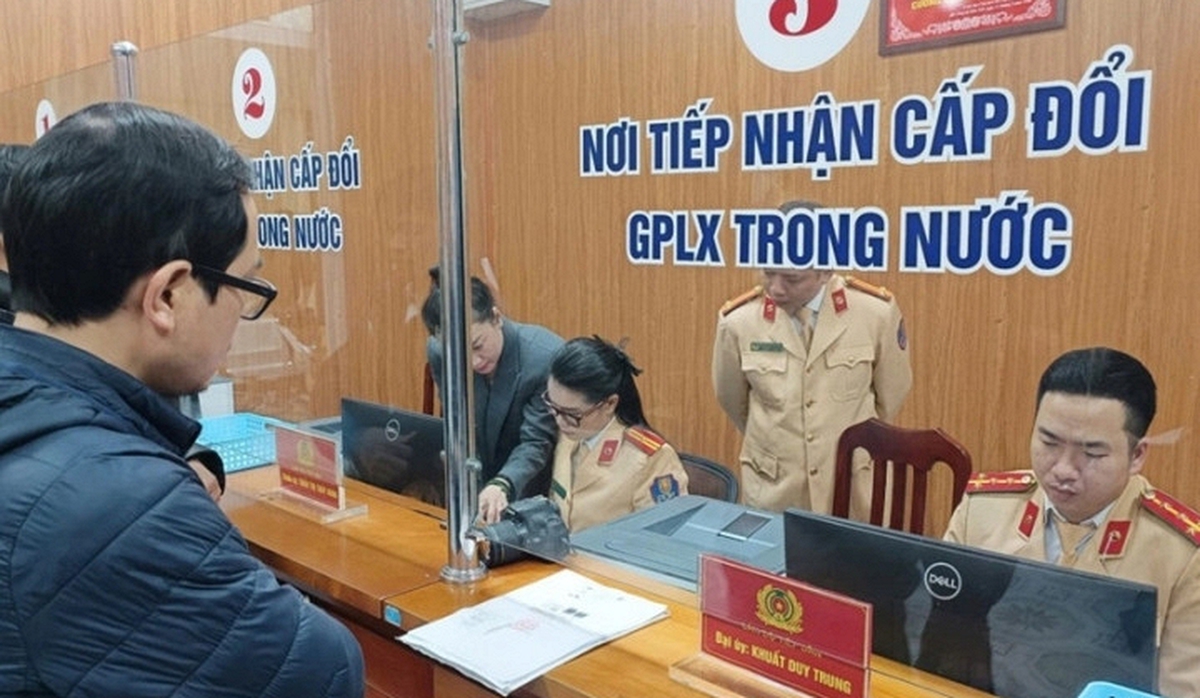 Bộ Công an vừa có đề xuất quan trọng liên quan đến bằng lái xe bản cứng của người dân