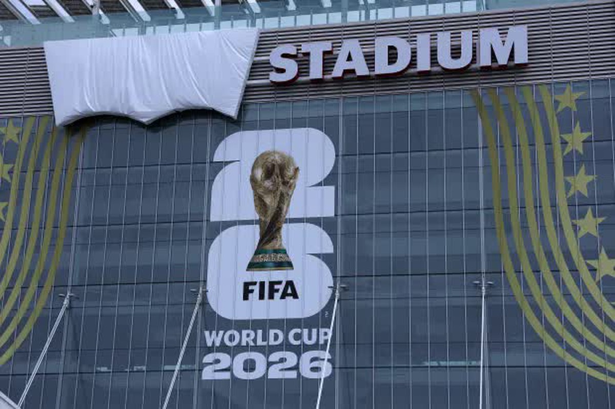 Levi’s bỗng dưng thành “nhân vật chính” trên mạng vì bị FIFA che sạch tên trong World Cup