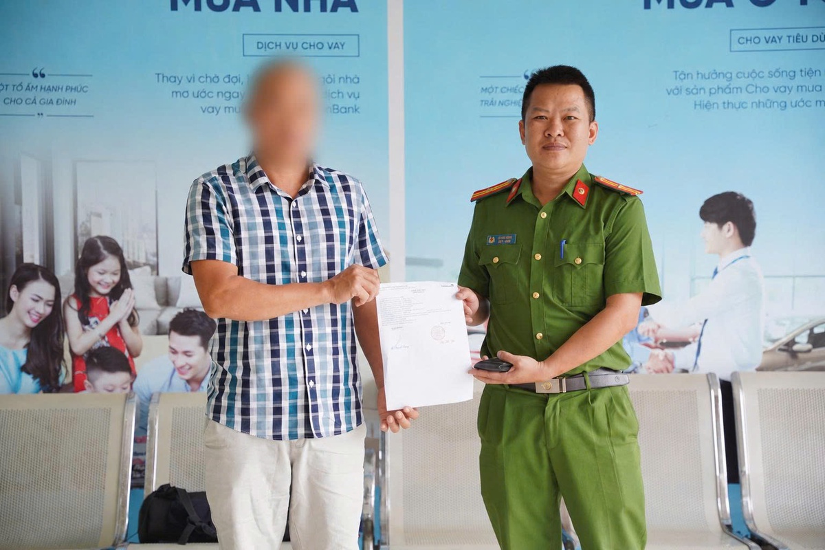 Công an xác minh giao dịch chuyển khoản gần 500 triệu đồng trong một tài khoản ngân hàng
