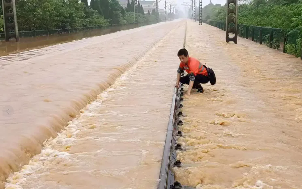 Trung Quốc ban hành cảnh báo khẩn cấp về mưa lớn
