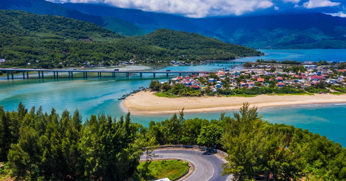 Không phải Phú Quốc, đây là nơi duy nhất ở Việt Nam lọt Top điểm đến tuyệt vời nhất mùa hè: Vừa có núi vừa có biển, mới thu ngân sách hơn 34.000 tỷ đồng