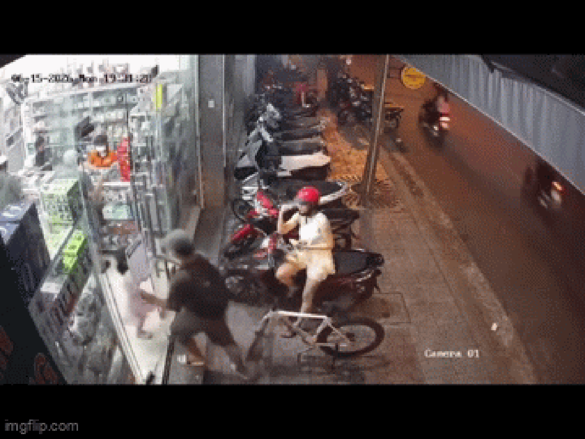 Thanh niên 17 tuổi xô ngã bé gái, đấm vào mặt người mẹ: Đã có phương án giải quyết