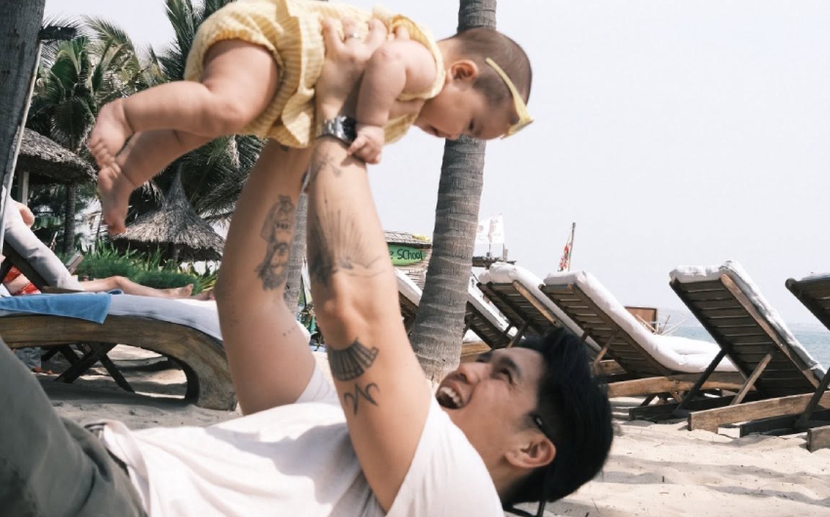 Huy Trần và hành trình lần đầu làm cha: Từ những đêm thức trắng chăm con đến khoảnh khắc nghẹn ngào nghe bé Gạo bập bẹ tiếng "mama"