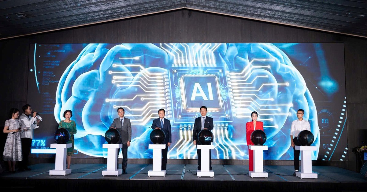 “AI Thực chiến” mùa 2: Techcombank tiếp tục tài trợ giải thưởng “Điều kỳ diệu” tới 1 triệu USD, Tiến sĩ AI Phạm Hy Hiếu trực tiếp làm Ban Giám khảo