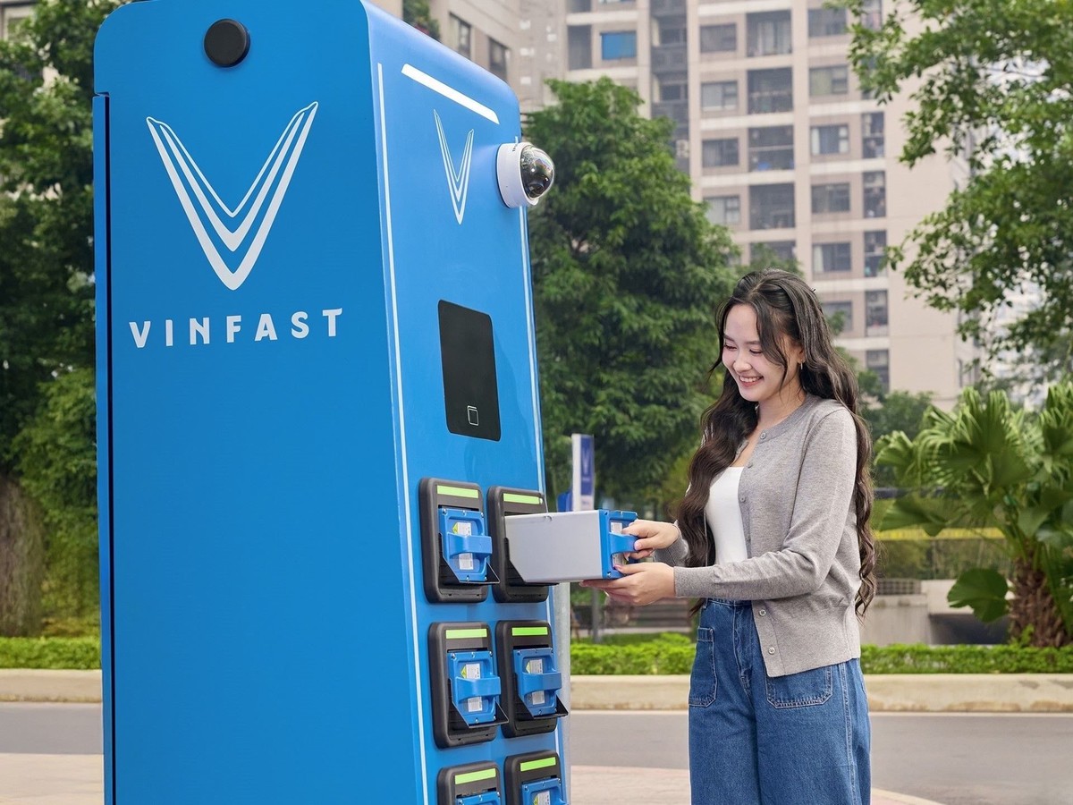 Công ty của tỷ phú Phạm Nhật Vượng bắt tay Điện lực Hà Nội triển khai 10.000 tủ đổi pin