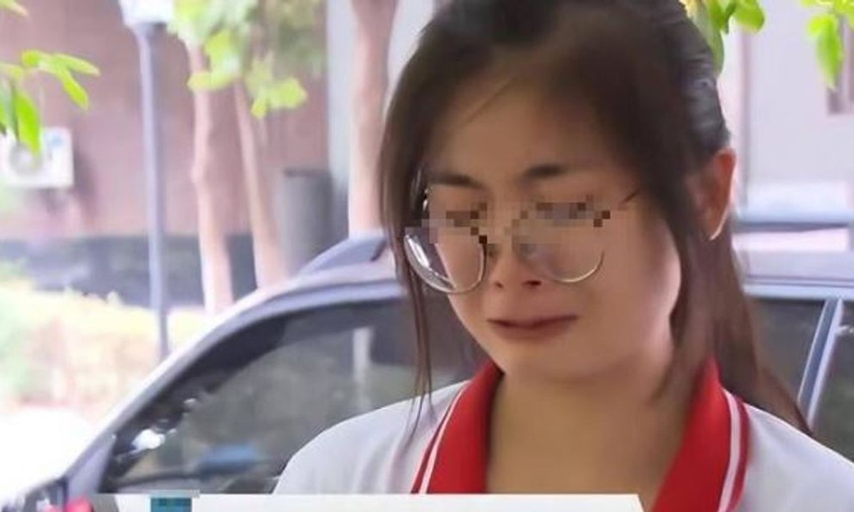 Nữ sinh là thủ khoa toàn quận vẫn trượt nguyện vọng 1, nhà trường khẳng định: "Không tìm thấy hồ sơ của em trong hệ thống"