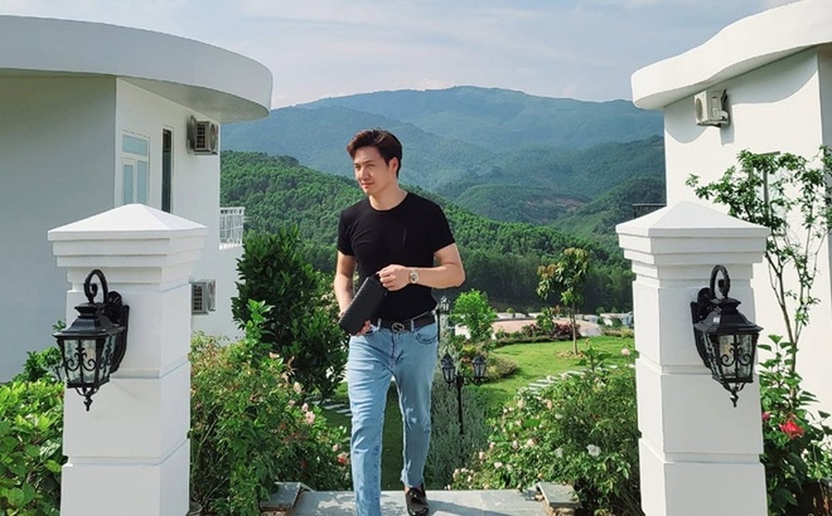 Nam diễn viên giàu nhất miền Bắc: Vợ là "thanh mai trúc mã", xây biệt thự xa xỉ như khách sạn 5 sao