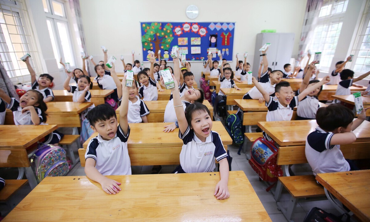 Con nghỉ hè, bố mẹ "đảo lịch": Người gửi con, người lắp camera theo dõi từ xa