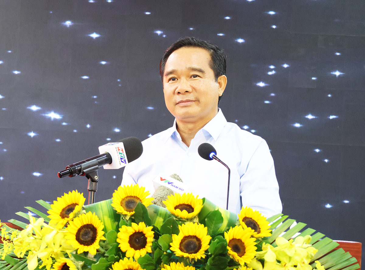 Chủ tịch TP.HCM: Sẽ biến những dự án ngủ quên thành nhà máy, công trình hiện đại