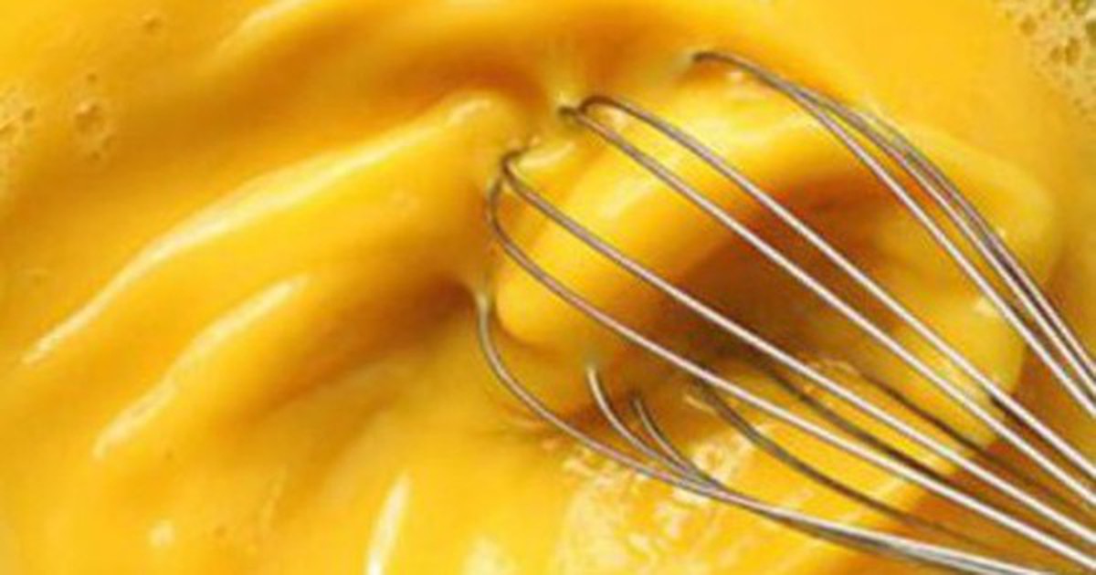 Vì sao nên vắt chanh vào trứng trước khi rán?