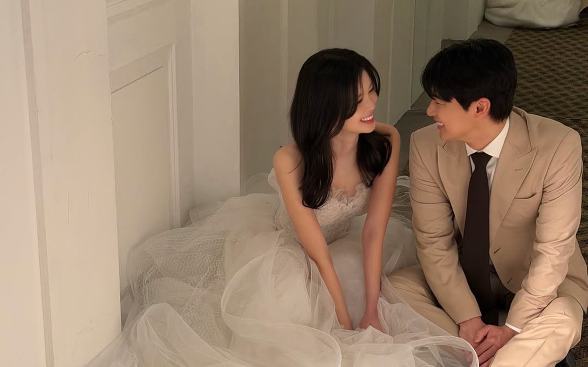 Tin vui showbiz: Mỹ nhân gây sốt ở Hội An bất ngờ tuyên bố cưới, hôn phu luật sư lộ diện với nhan sắc gây choáng
