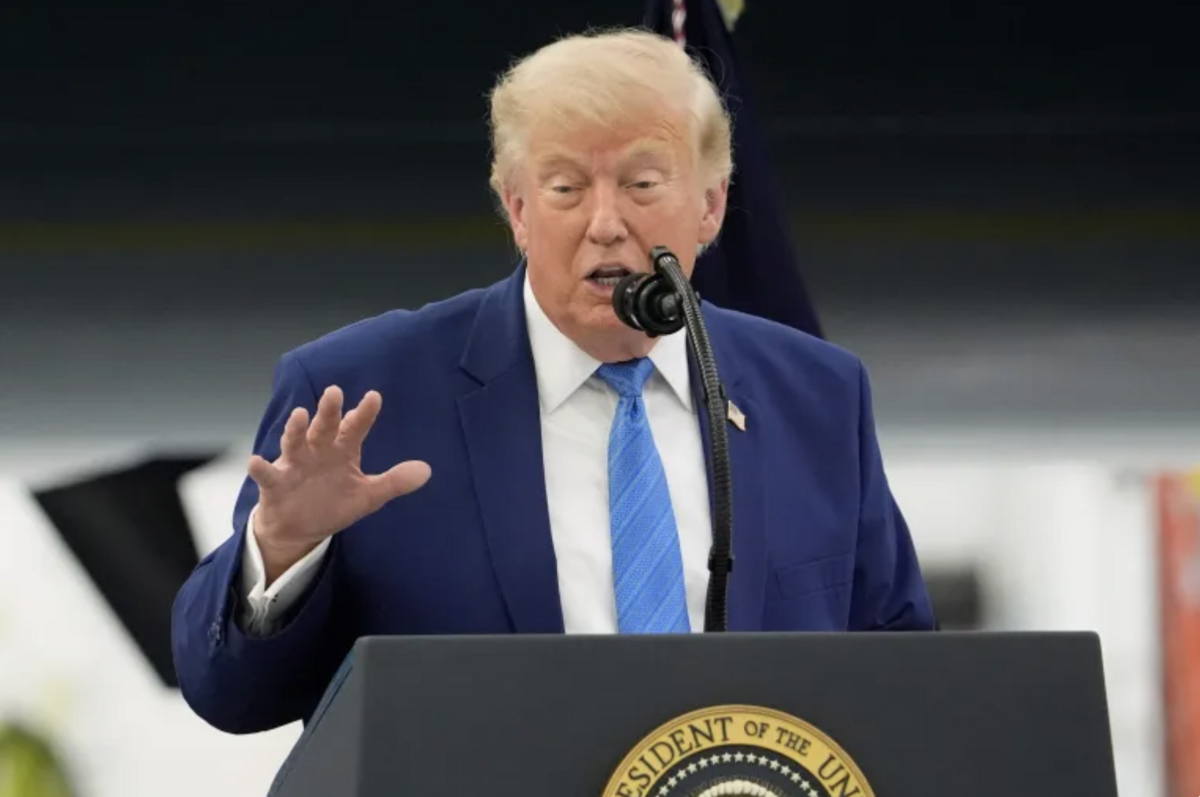 Ông Trump nói Iran sẽ không thu phí tàu thuyền qua eo biển Hormuz