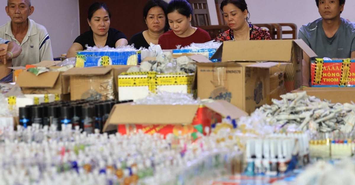 Cận cảnh khám xét đồng loạt nhiều địa điểm từ "mắt xích" Hồ Thị Bảo Nhi, tịch thu 100.000 tang vật
