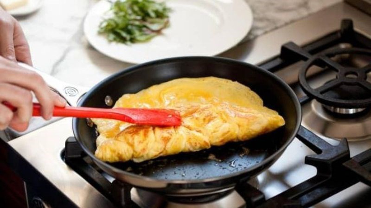 Bác sĩ ung thư cảnh báo người dùng chảo chống dính