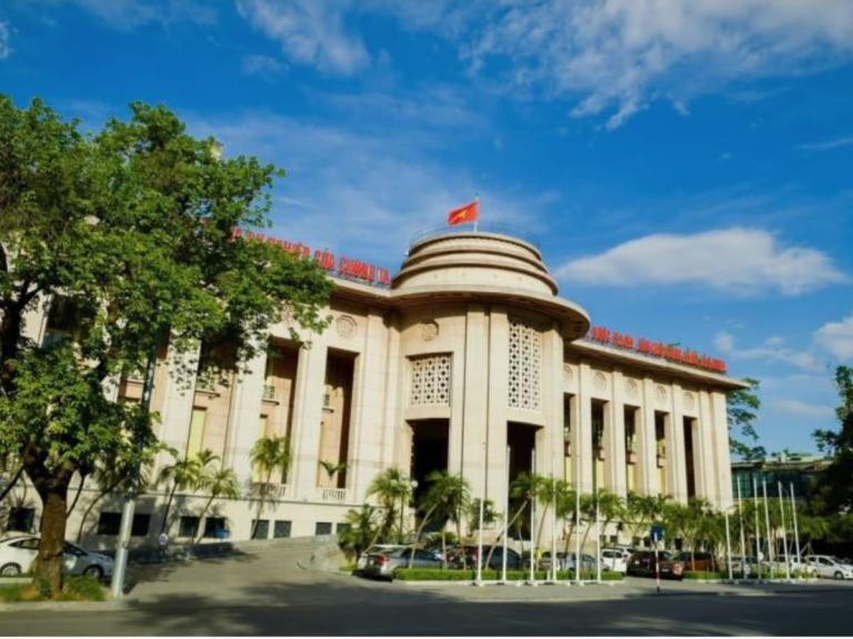 Fed cứng rắn hơn, NHNN ưu tiên ổn định tỷ giá: Lãi suất sẽ thế nào trong những tháng cuối năm?