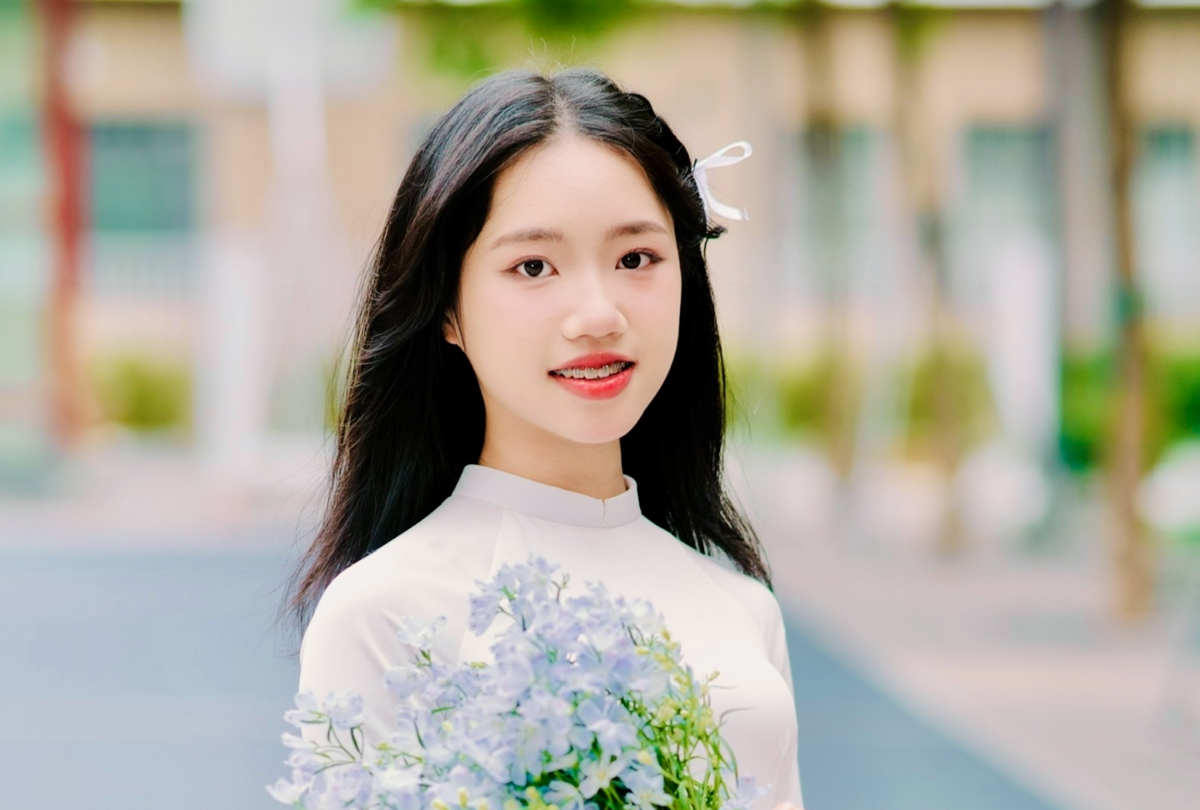 Cô bé nhút nhát thành thủ khoa chuyên Văn toàn Hà Nội, đỗ 3 trường chuyên