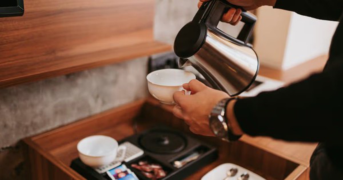 Vì sao không nên dùng ấm siêu tốc khách sạn?