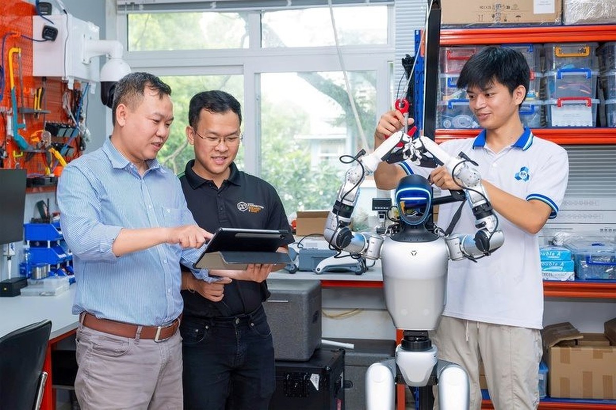 HEINEKEN Việt Nam bắt tay ĐH Bách Khoa ĐHQG TPHCM, dùng robot hình người trong nhà máy