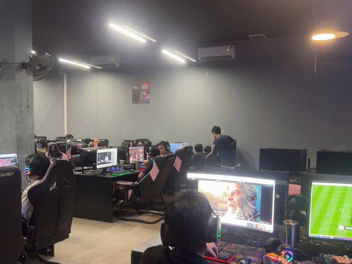 Cảnh sát ra quân kiểm tra các quán kinh doanh dịch vụ internet