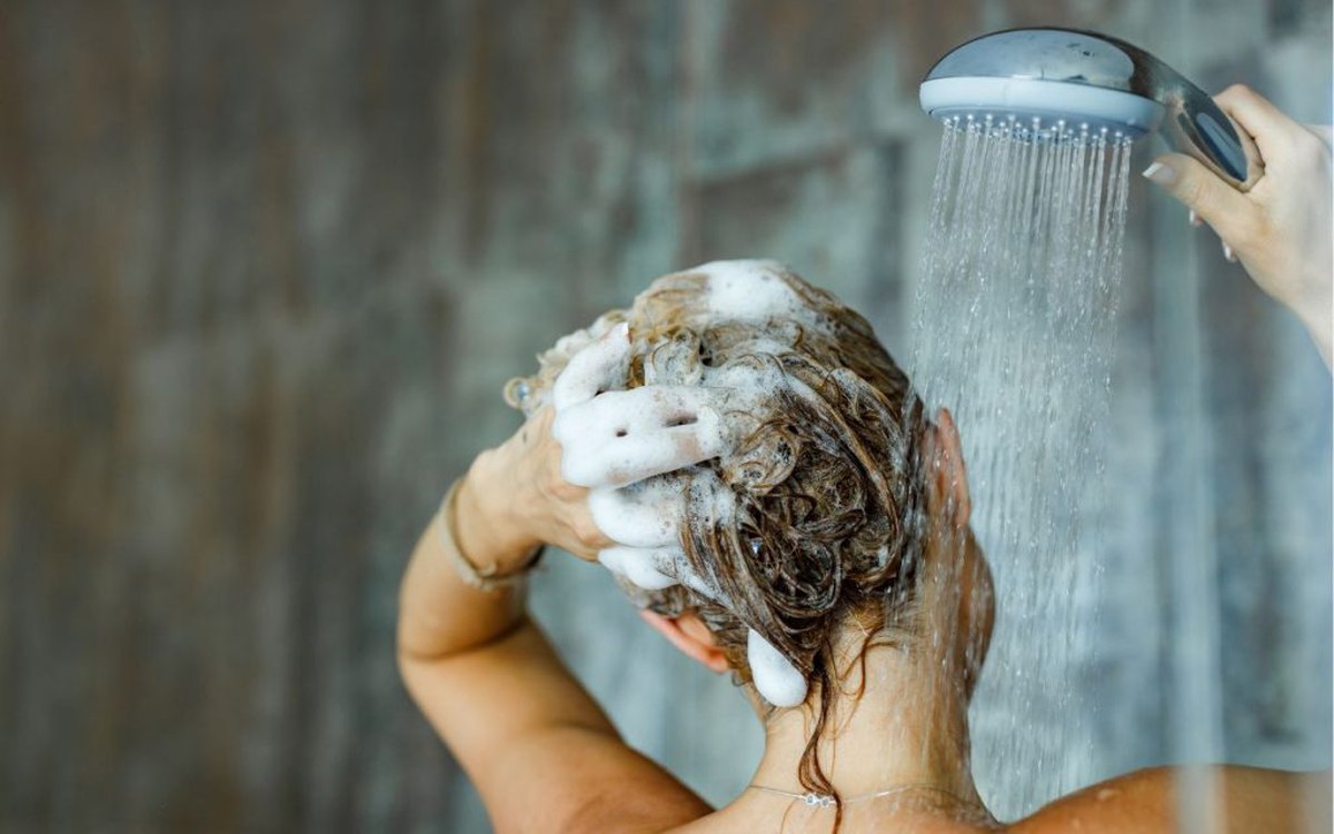 Gội đầu thế nào mới là đúng? Đơn giản nhưng hầu hết mọi người đều sai