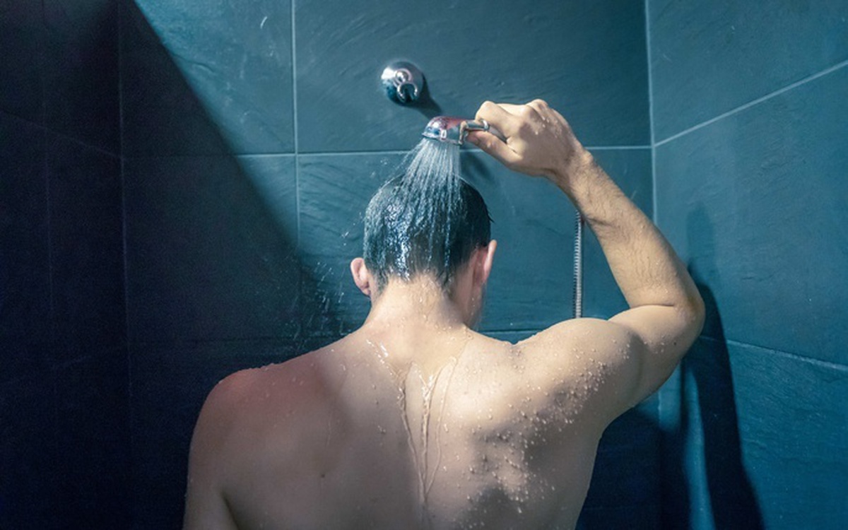 Lời khuyên cho những người có thói quen tắm lâu