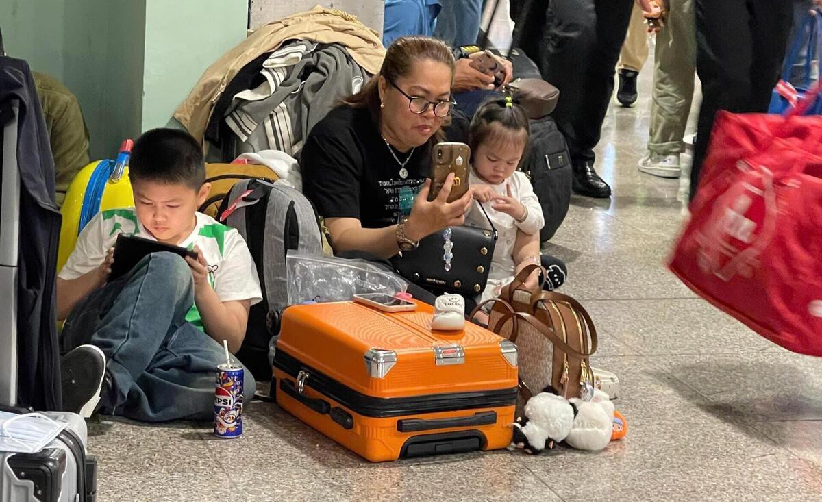 Chậm chuyến bay vài tiếng, hãng nên vừa hoàn tiền vừa "đền" vé mới
