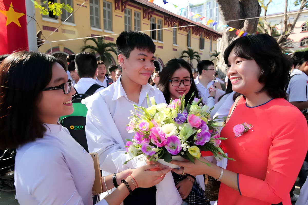 Tin vui: Từ 1/7, lương giáo viên tăng lên 5,31 - 17,15 triệu đồng/tháng, phụ cấp cao nhất tới 80%