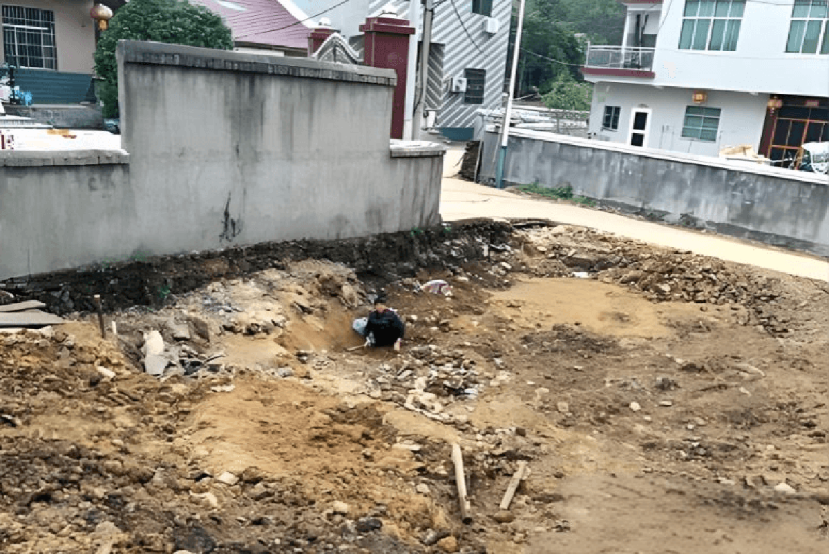 Đào móng xây nhà, phát hiện 3 “giếng cổ” chứa kho tiền nặng 5,6 tấn chôn dưới lòng đất suốt hơn 800 năm