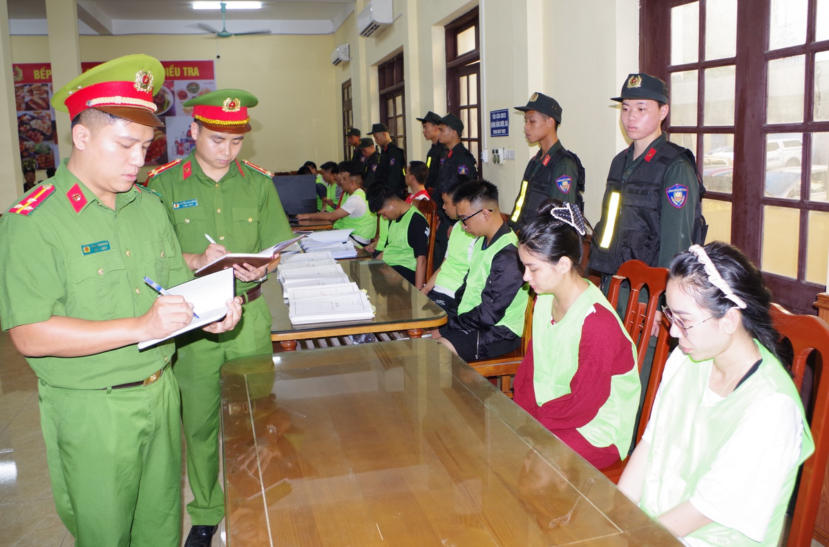 Hàng loạt tổ công tác ập vào khám xét, bắt "ông trùm" Nguyễn Văn Phương SN 1992 liên quan hơn 250 tỷ đồng