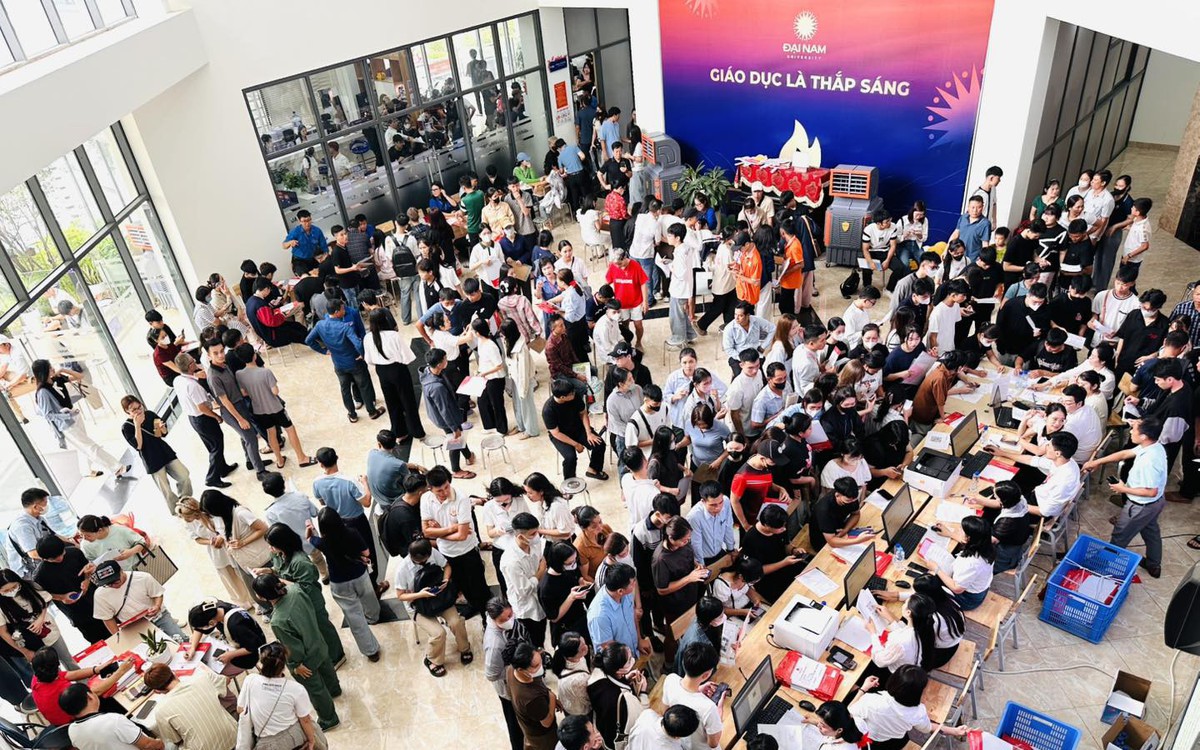 Đừng hỏi con được bao nhiêu điểm, hãy hỏi con muốn trở thành ai