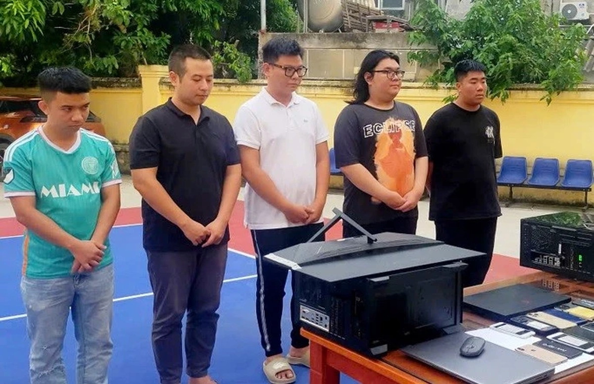 Thủ đoạn ‘qua mặt’ sinh trắc học, chiếm đoạt hơn 1.000 tài khoản ngân hàng