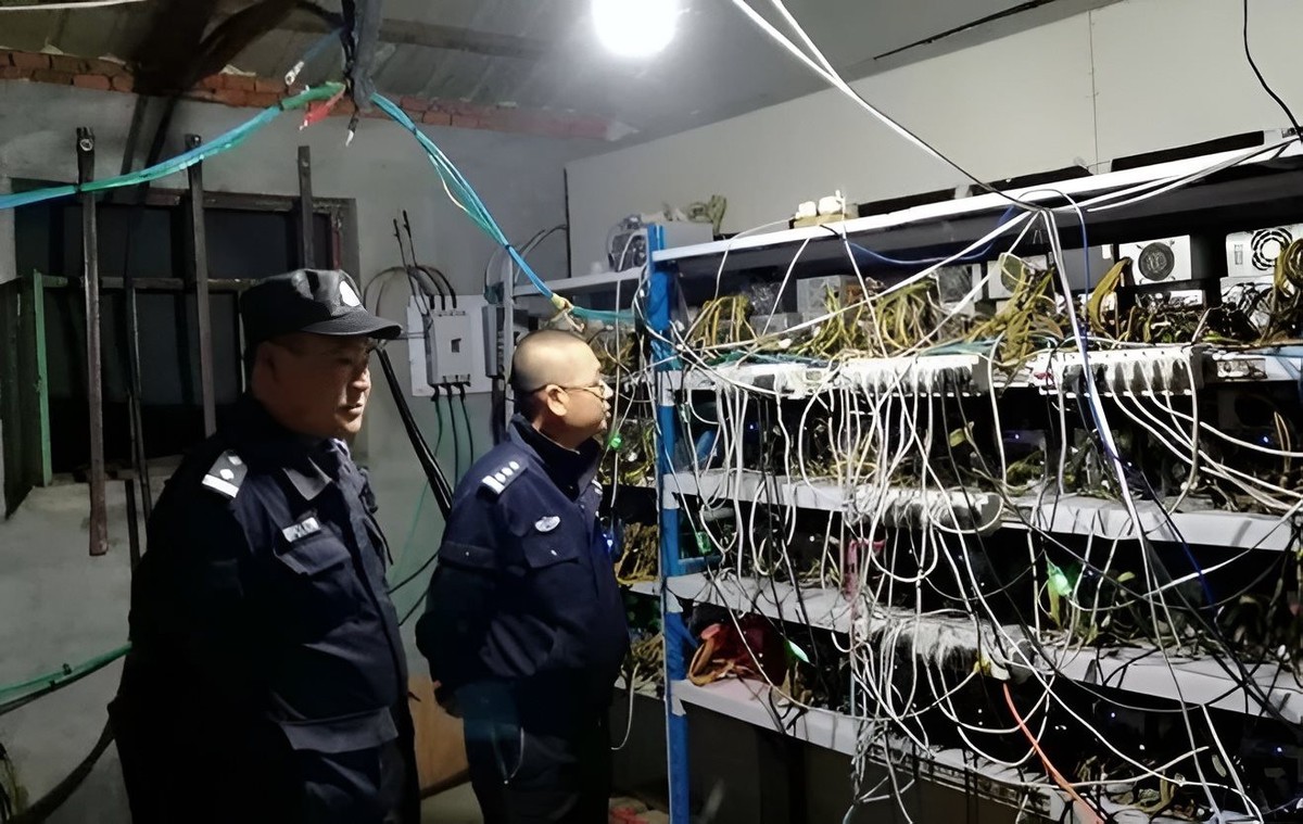 Phát hiện căn nhà không người ở vẫn phát sinh 1 triệu đồng tiền điện mỗi tháng: Cảnh sát ập vào, sững sờ trước cảnh tượng bên trong