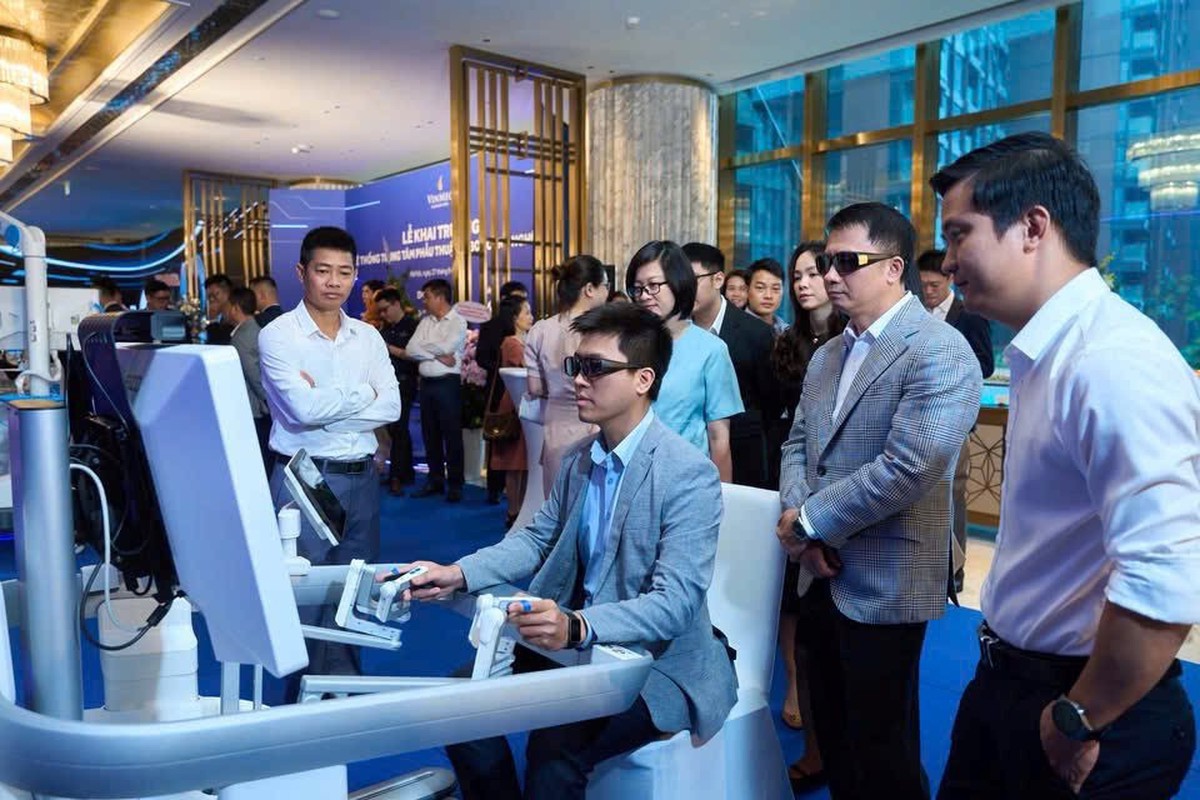 Đúng hôm nay, Việt Nam có Trung tâm phẫu thuật robot công nghệ cao đa kết: Vingroup chi luôn 300 tỷ đồng hỗ trợ bệnh nhân