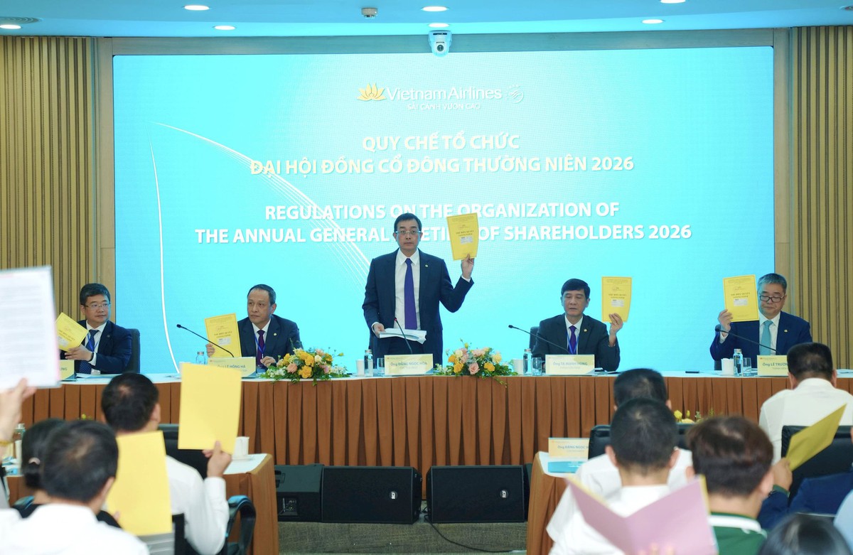 ĐHĐCĐ Vietnam Airlines: Doanh thu 2026 mục tiêu 138.899 tỷ đồng, khai thác tàu chở hàng đầu tiên vào quý 3 năm nay