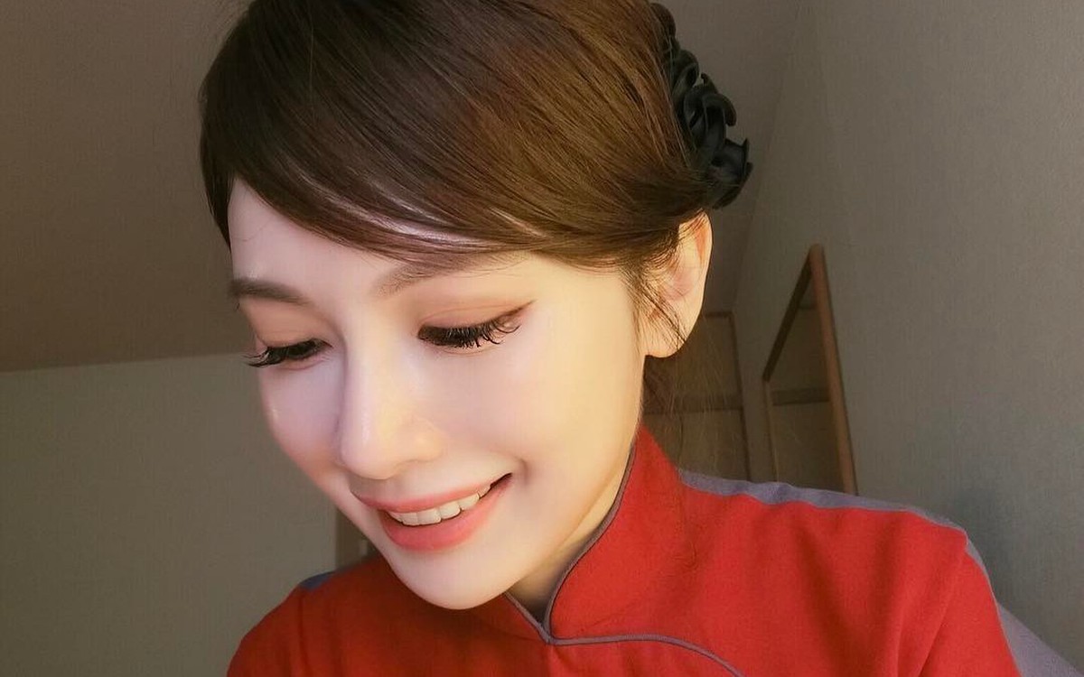 Nữ tiếp viên hàng không nổi tiếng nghỉ việc sống đời “phú bà” sau khi kết hôn: Hé lộ danh tính chồng