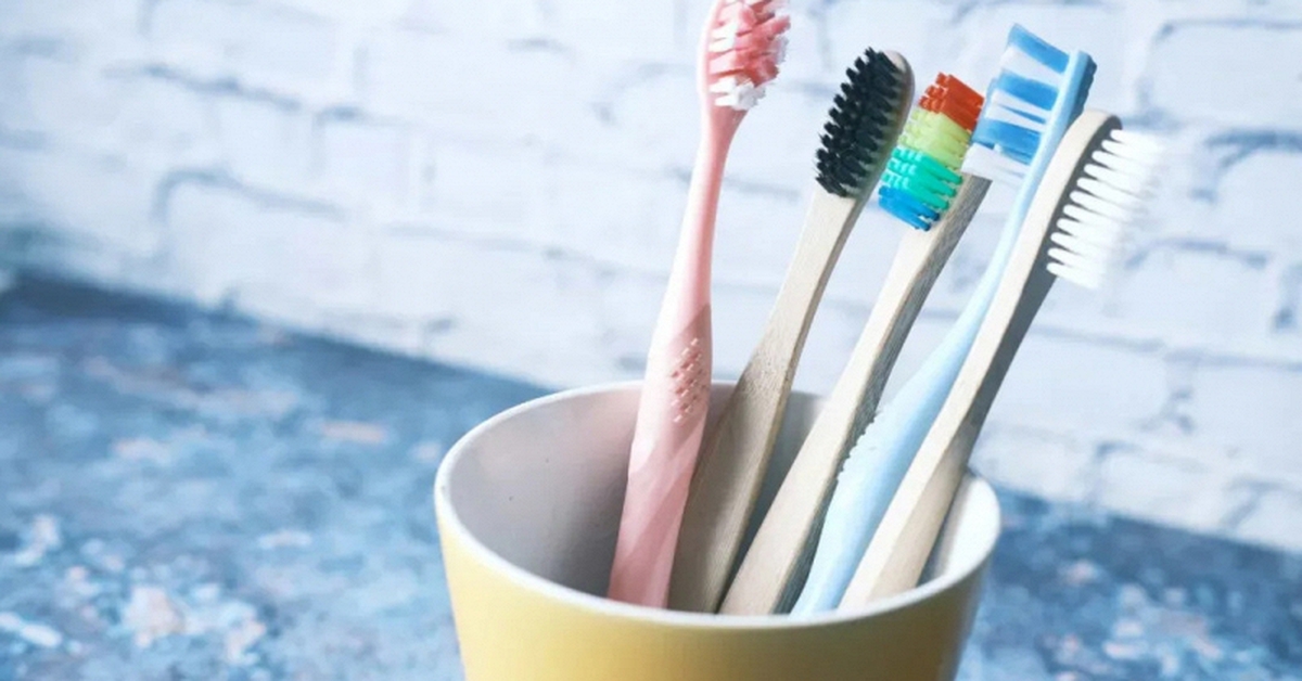Tại sao bàn chải đánh răng thường có nhiều màu lông?