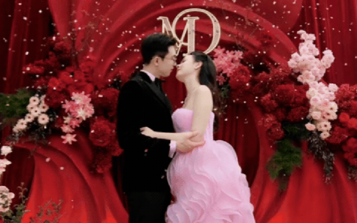 Midu và chồng thiếu gia "đám cưới lần nữa": Minh Đạt quá bảnh ôm hôn vợ liên tục, Jun Vũ và dàn sao góp vui