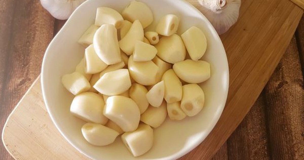 Ăn tỏi mỗi sáng khi bụng đói, người đàn ông 58 tuổi nhận cái kết "không thể ngờ"