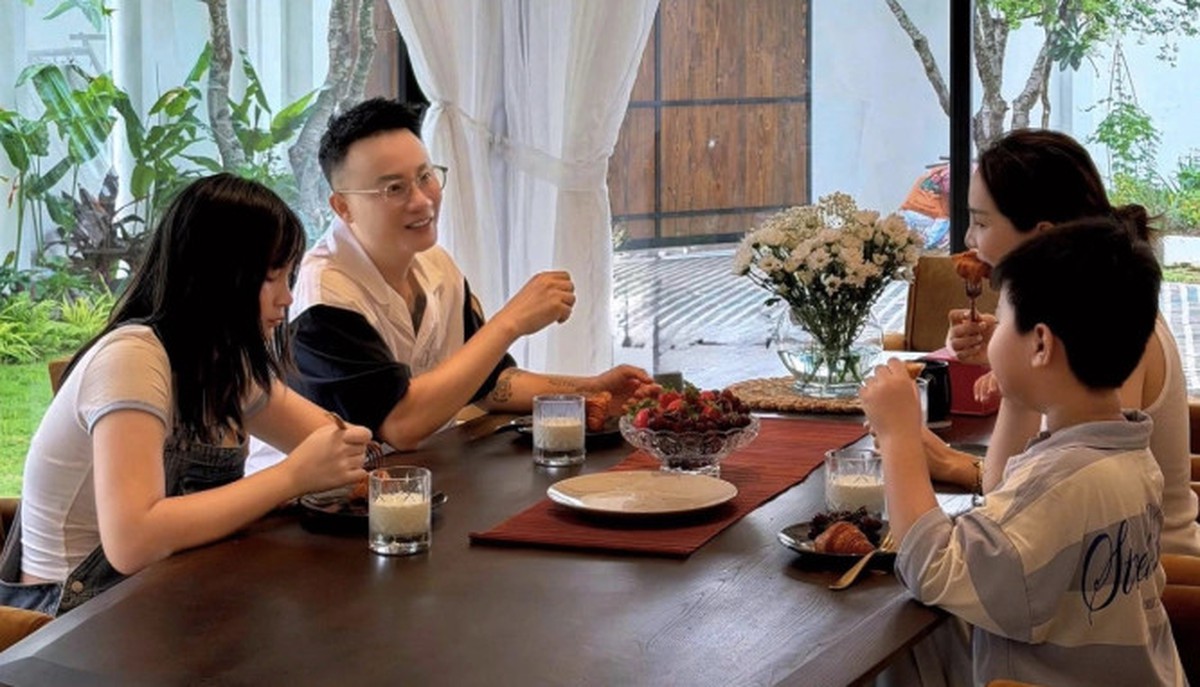 Nam nghệ sĩ lấy vợ là con gái đại gia miền Tây: Bỏ penthouse thành phố về ngoại ô xây biệt thự 500m², chill quên lối về