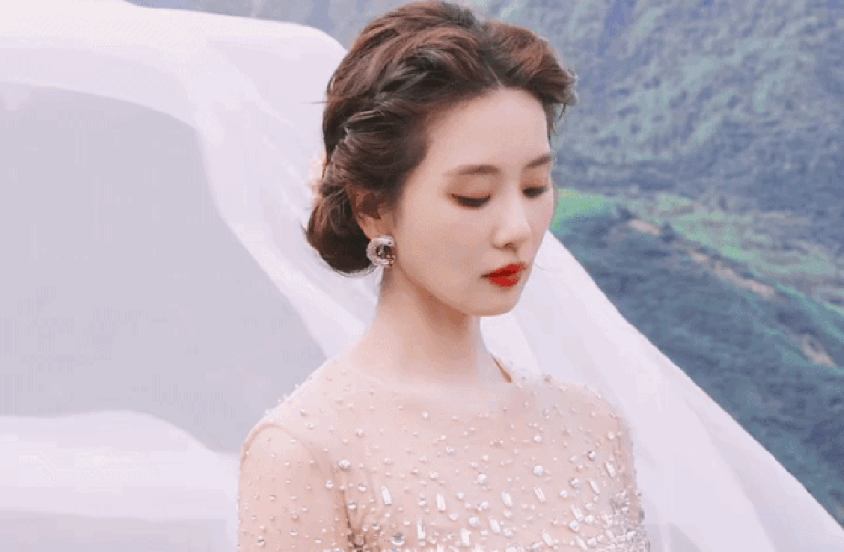 Bức ảnh bóc trần việc photoshop quá đà để có visual tiên tử của Lưu Thi Thi