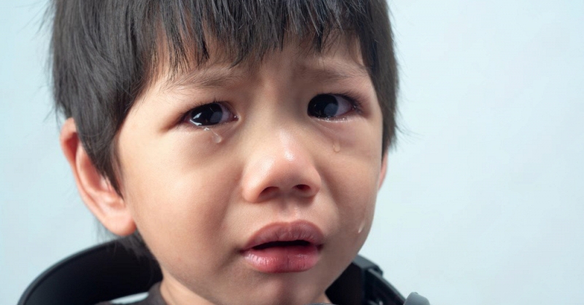 Đáng sợ hơn việc thiếu tiền là một đứa trẻ có “tâm hồn nghèo nàn”: 4 câu nói này đang dập tắt nhiệt huyết sống của con
