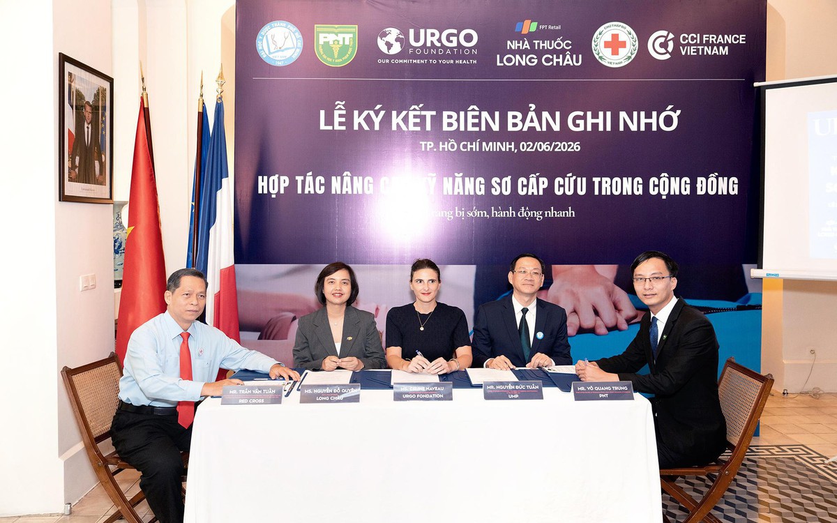 Hệ thống nhà thuốc mở rộng vai trò trạm hỗ trợ “bảo vệ sự sống” cho người dân