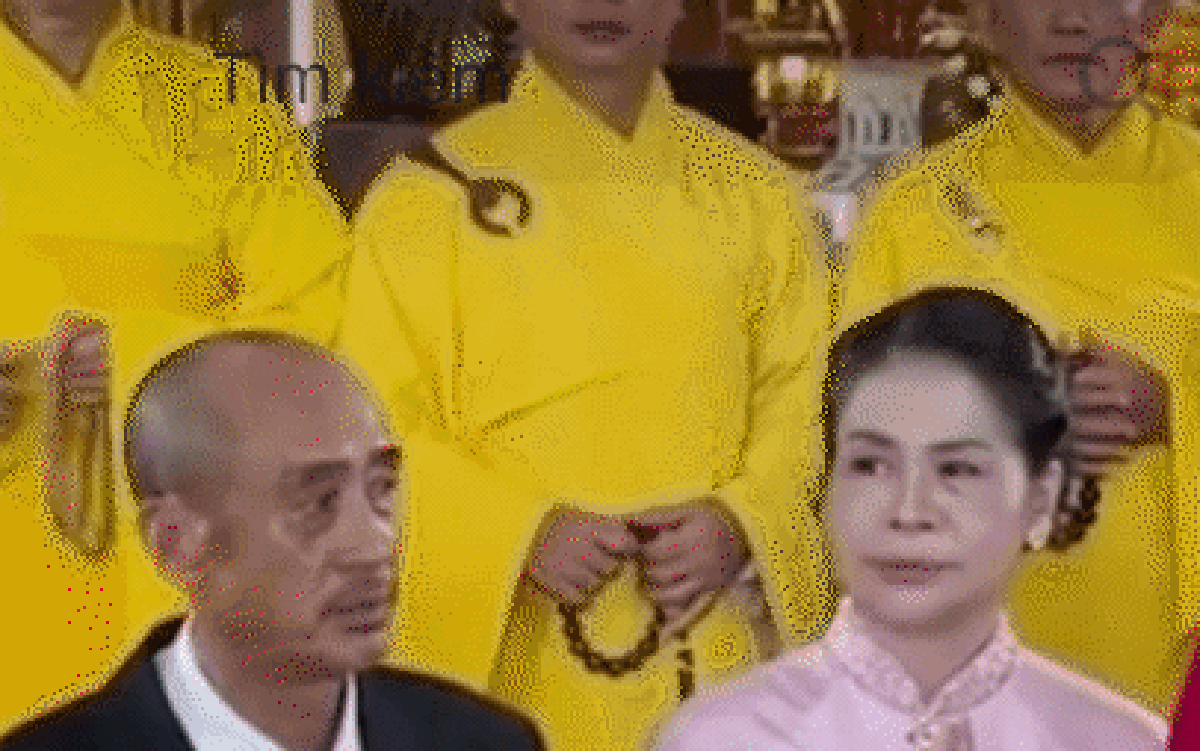 Vài giây của mẹ chồng "phú bà nông sản" bỗng rần rần cõi mạng: Thì ra truyền thống gia đình là đây!
