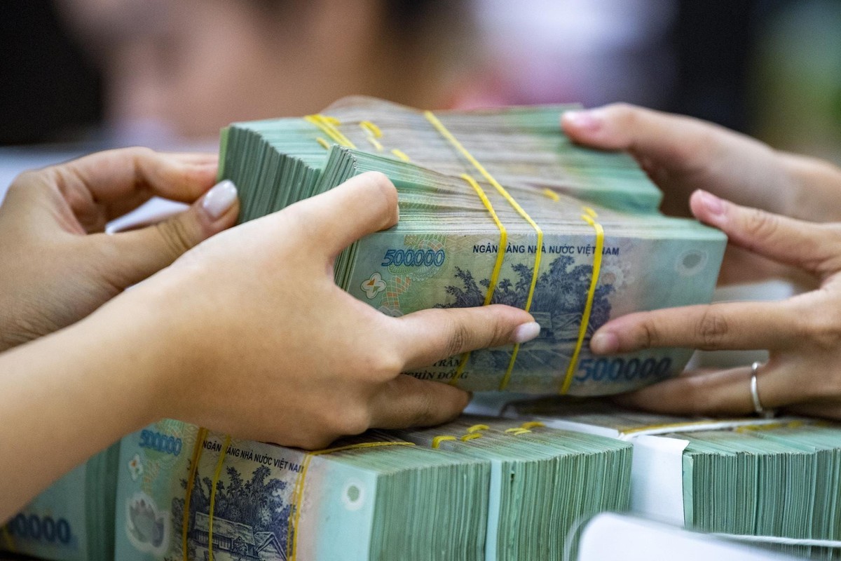 Lãi suất liên ngân hàng tiếp tục lao dốc, lãi suất qua đêm giảm một nửa so với đầu tuần